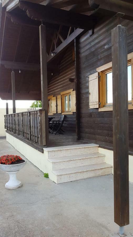 Chalet L Oasi Di Ambra 8 Posti Letto Con Uso Piscina Ardea Exterior photo