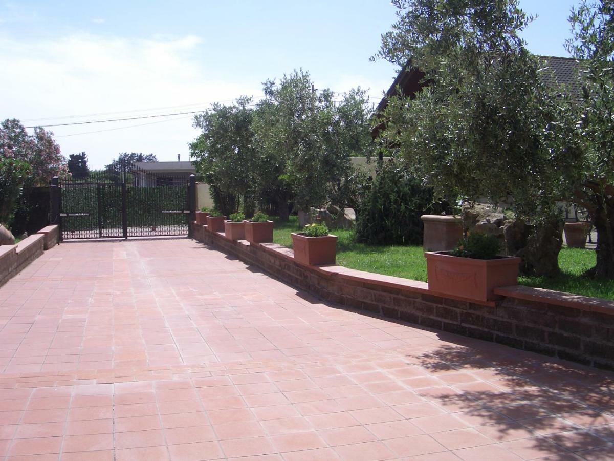 Chalet L Oasi Di Ambra 8 Posti Letto Con Uso Piscina Ardea Exterior photo