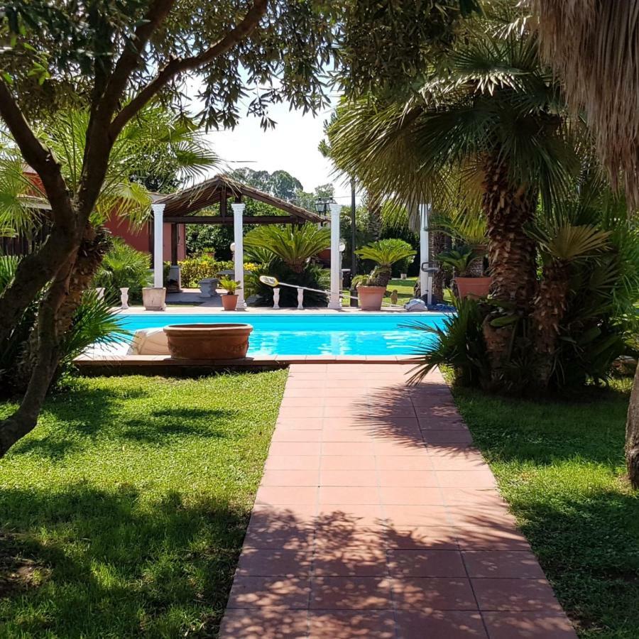 Chalet L Oasi Di Ambra 8 Posti Letto Con Uso Piscina Ardea Exterior photo