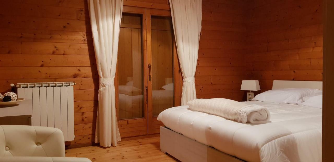 Chalet L Oasi Di Ambra 8 Posti Letto Con Uso Piscina Ardea Exterior photo