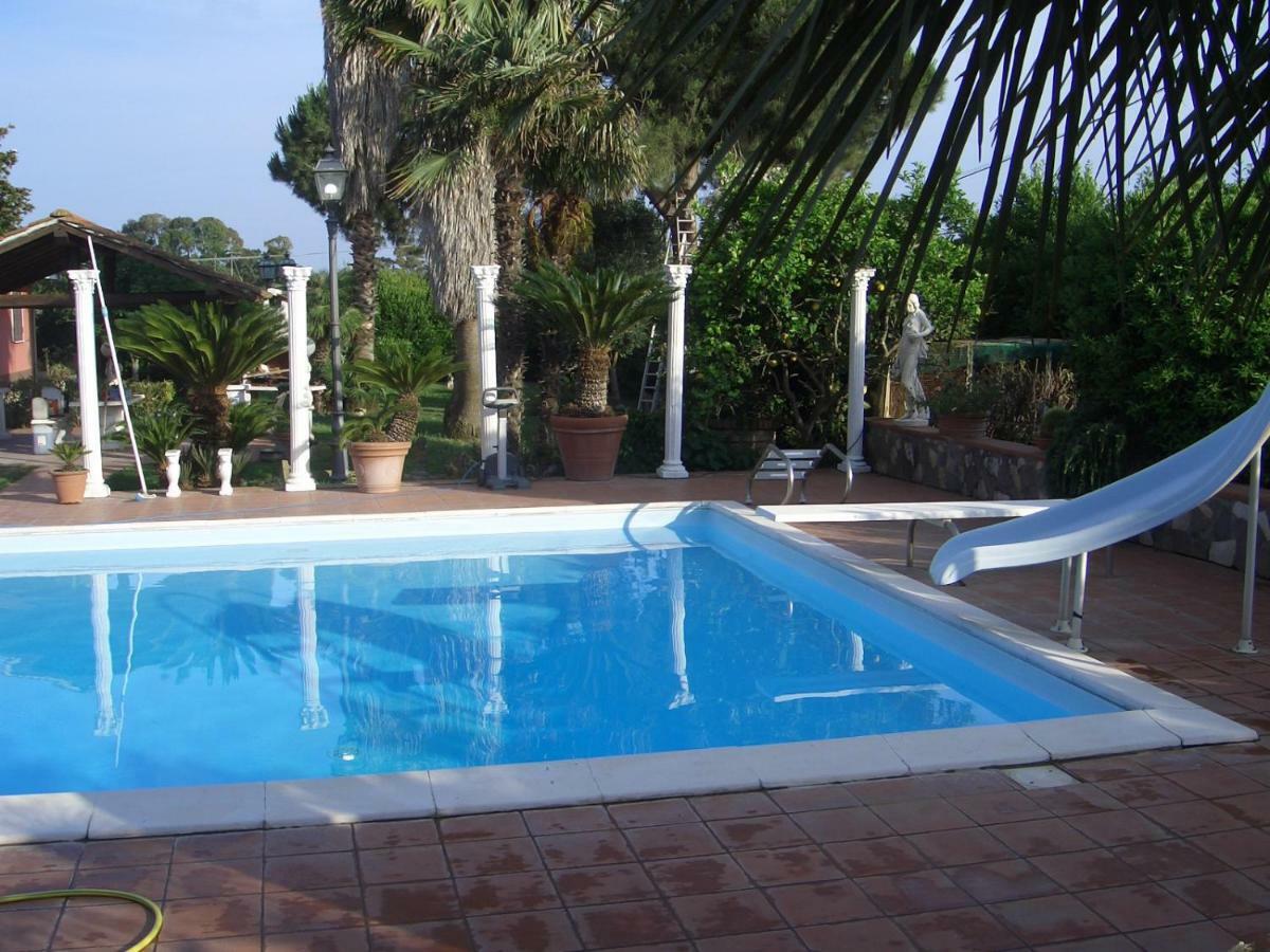 Chalet L Oasi Di Ambra 8 Posti Letto Con Uso Piscina Ardea Exterior photo